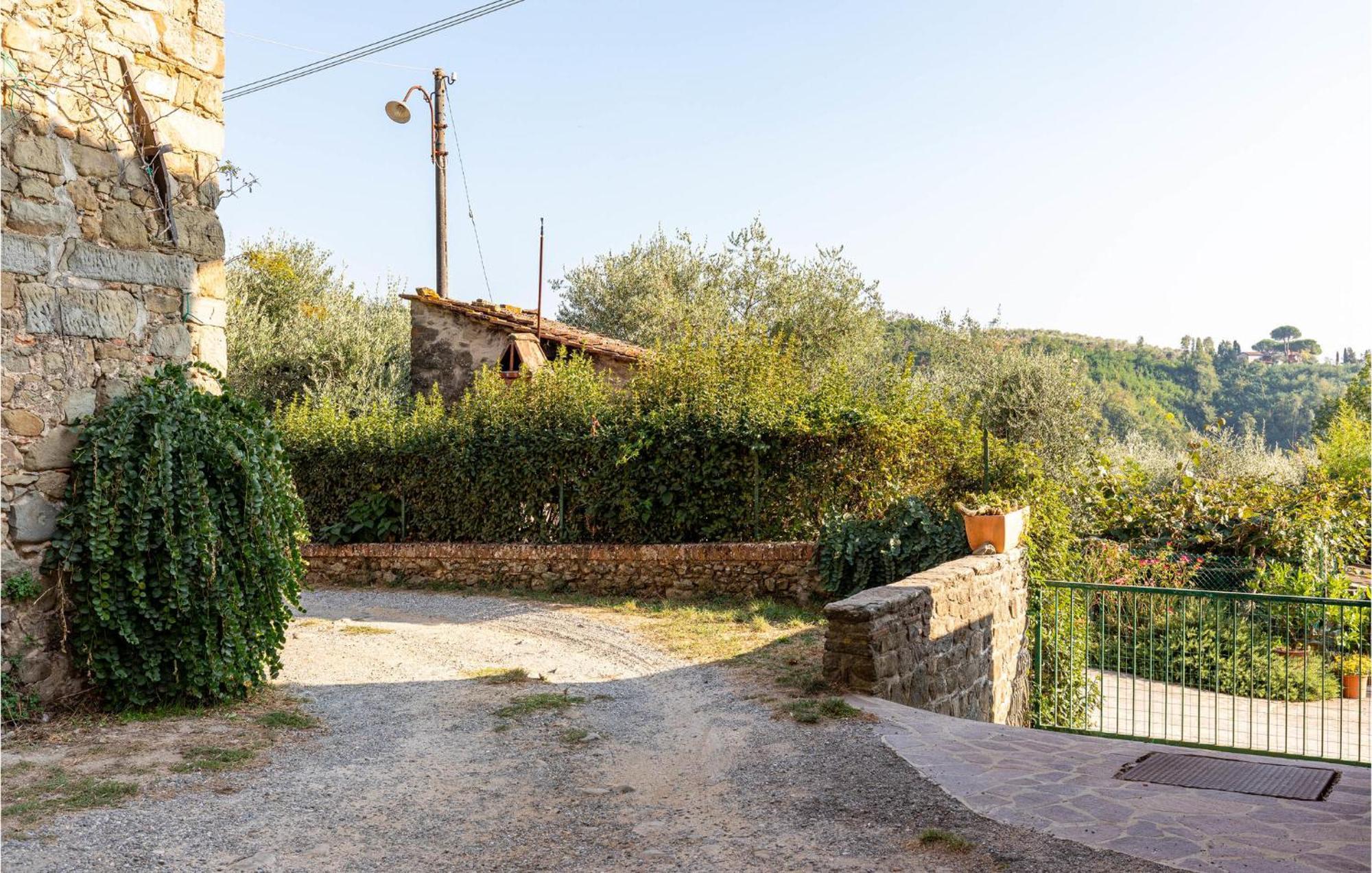 Awesome Home In Marliana With Kitchenette エクステリア 写真