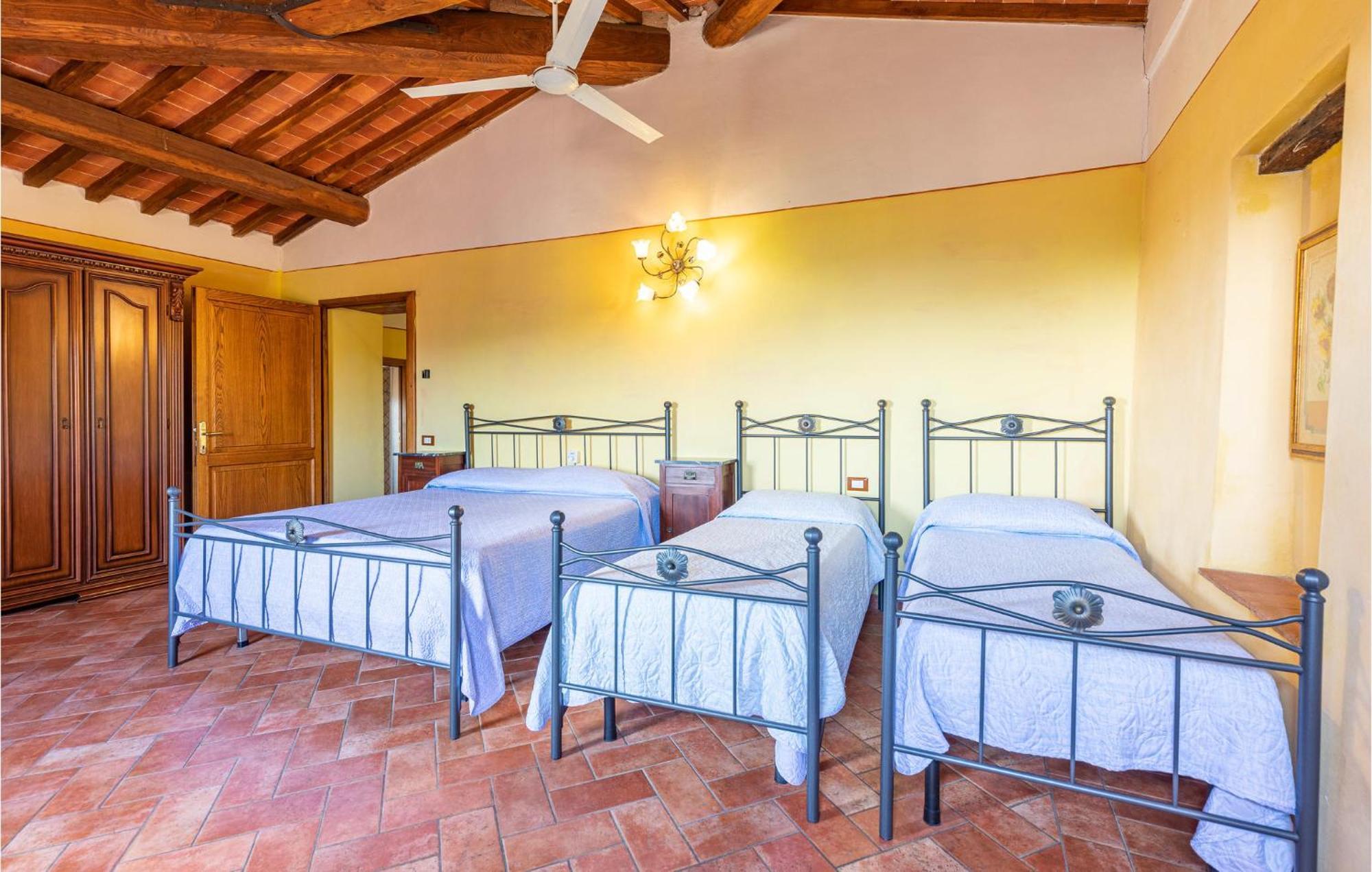 Awesome Home In Marliana With Kitchenette エクステリア 写真