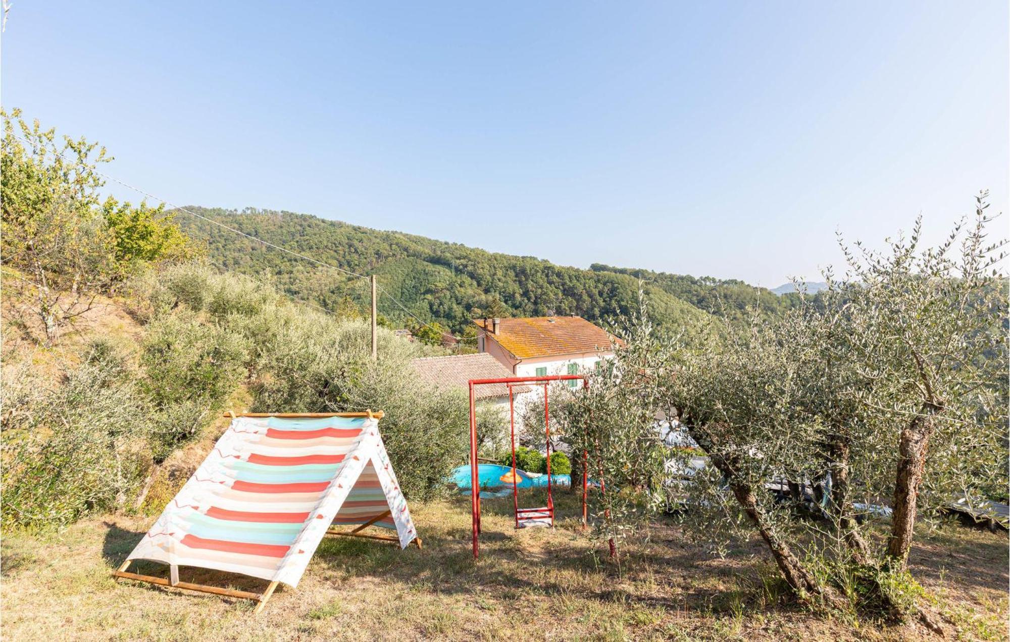 Awesome Home In Marliana With Kitchenette エクステリア 写真