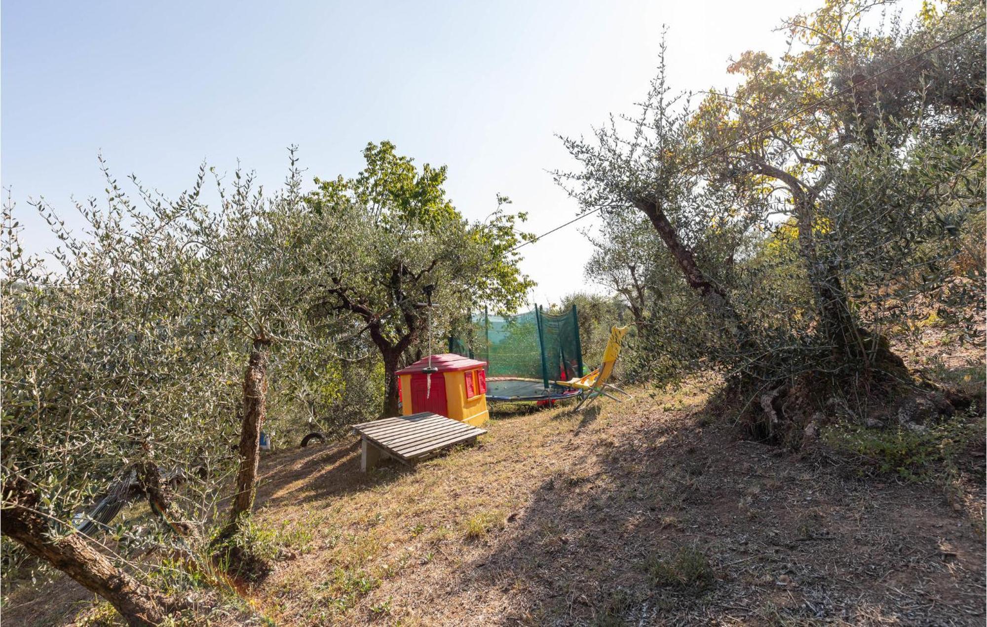 Awesome Home In Marliana With Kitchenette エクステリア 写真