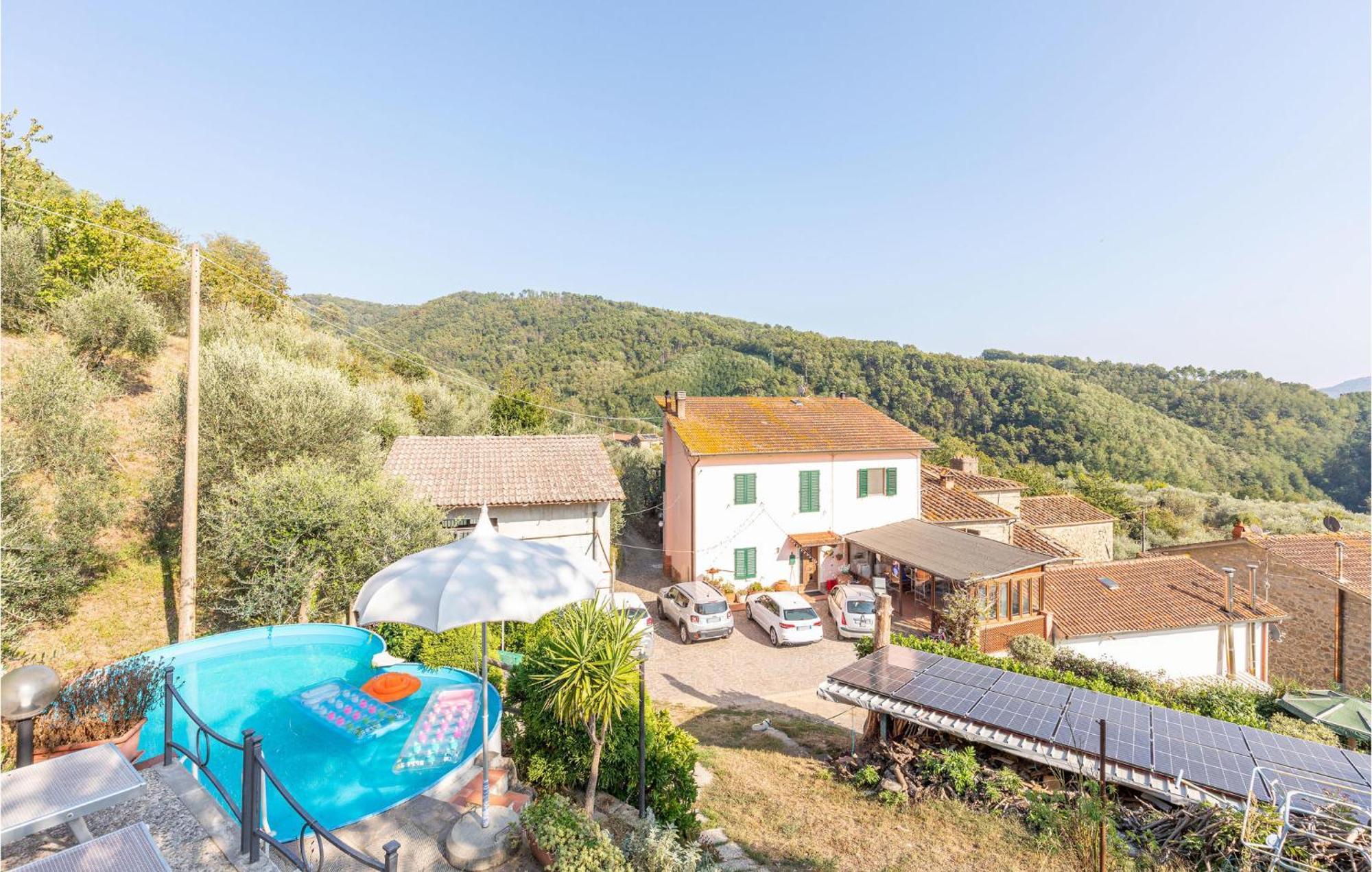 Awesome Home In Marliana With Kitchenette エクステリア 写真