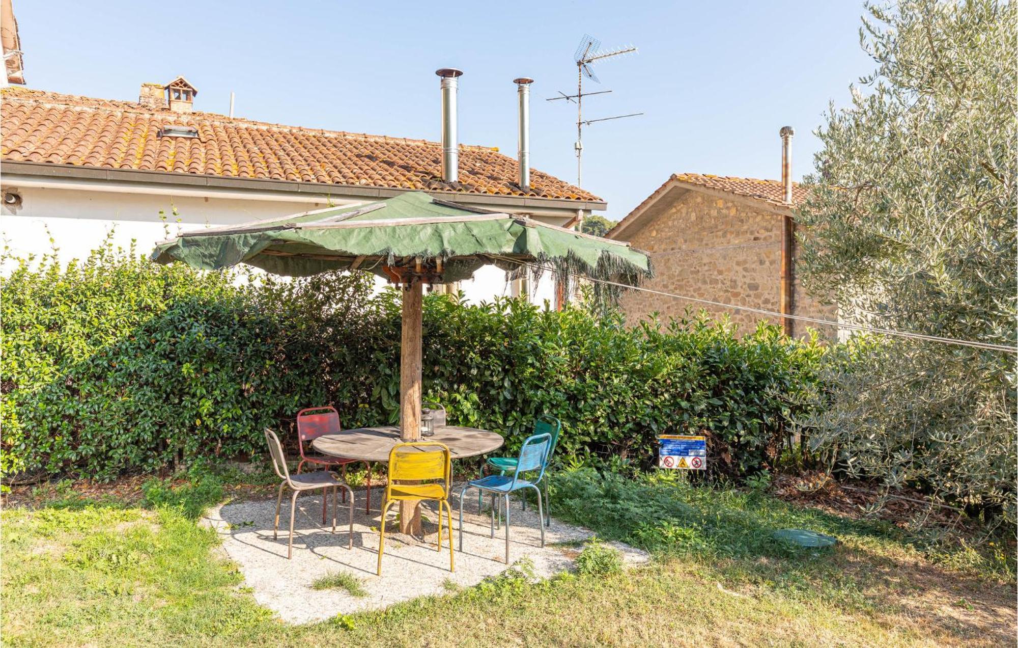 Awesome Home In Marliana With Kitchenette エクステリア 写真
