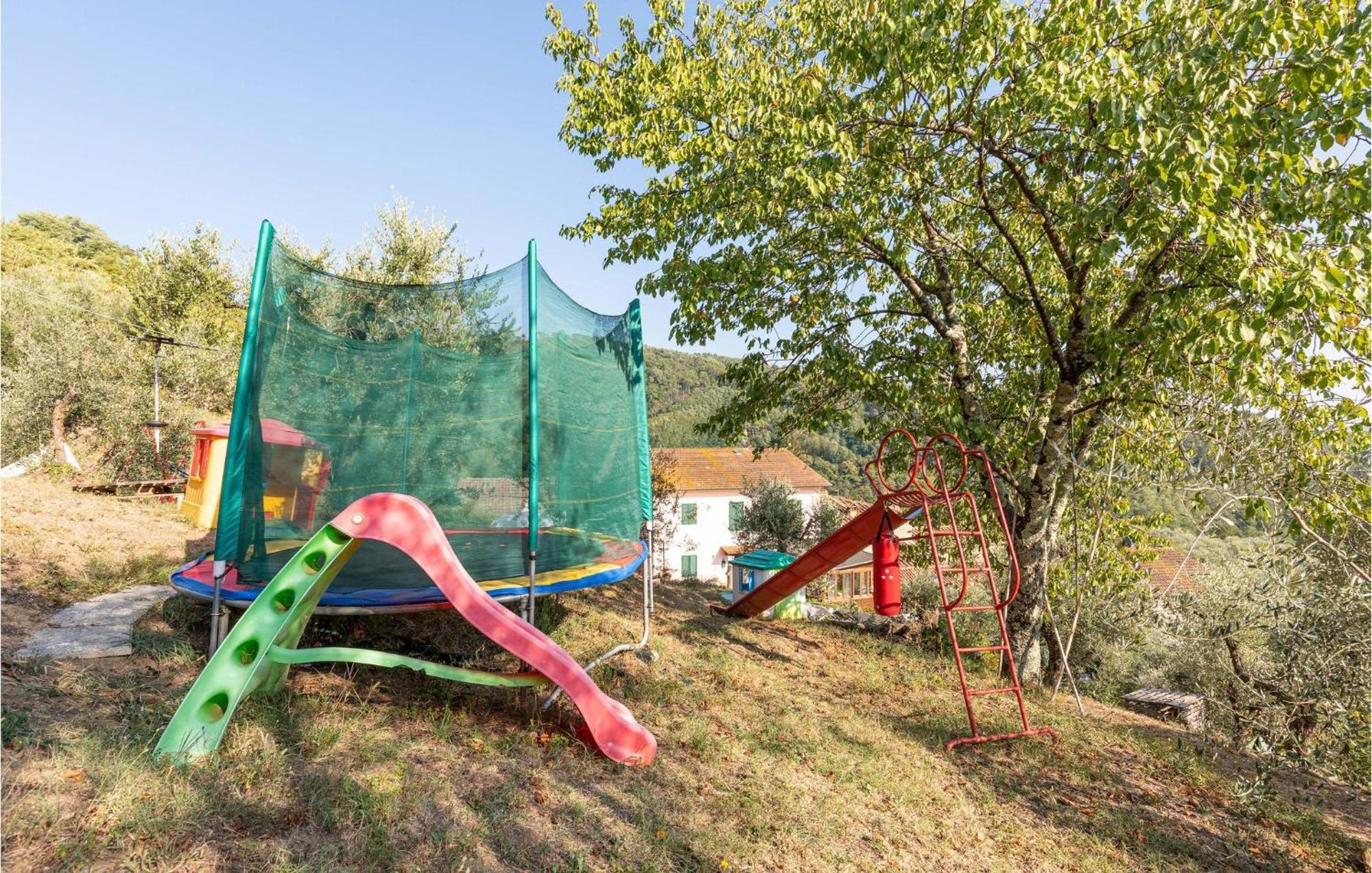 Awesome Home In Marliana With Kitchenette エクステリア 写真