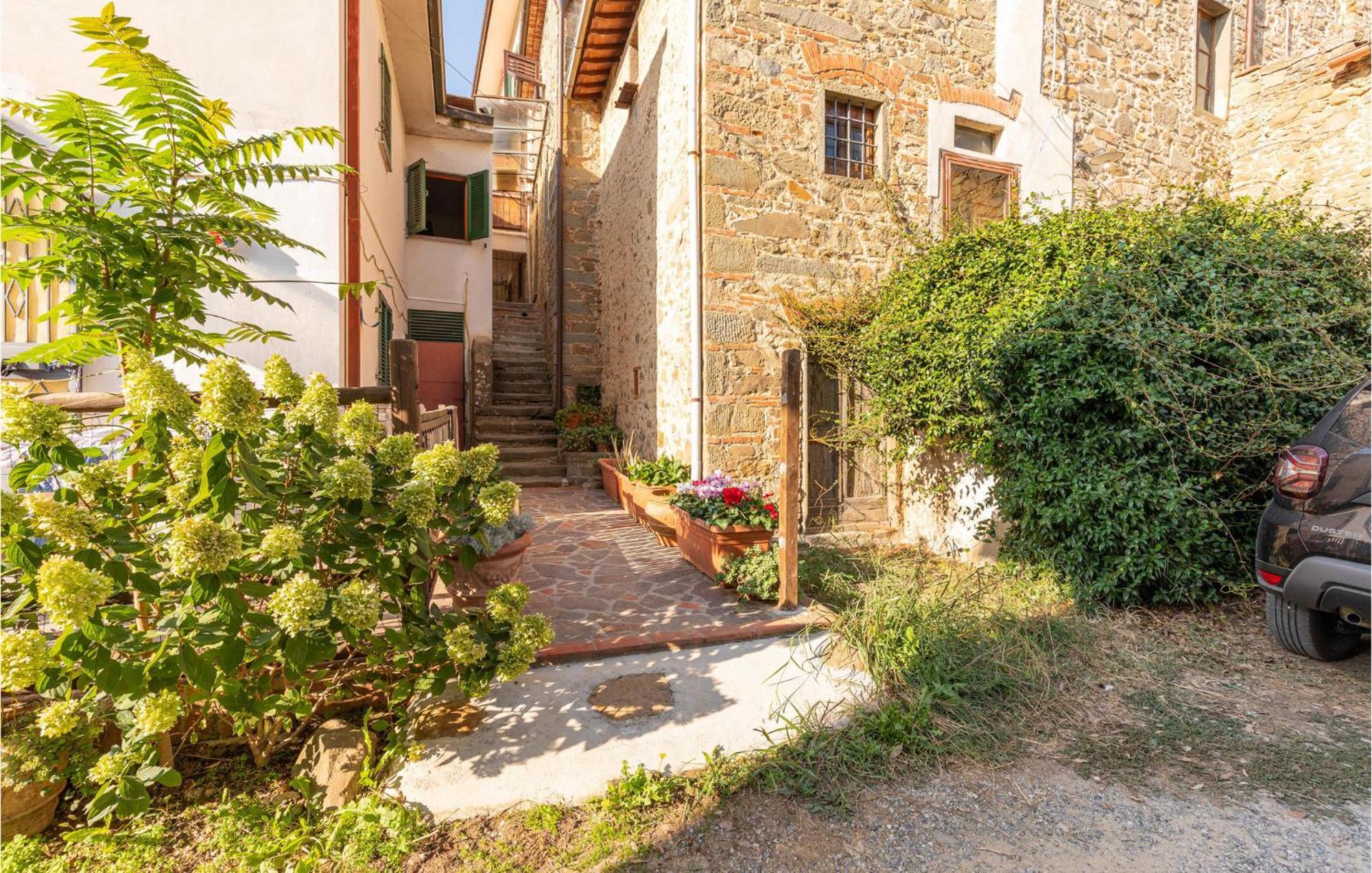 Awesome Home In Marliana With Kitchenette エクステリア 写真