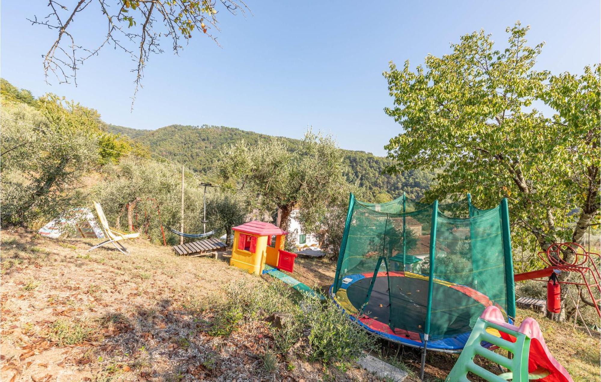 Awesome Home In Marliana With Kitchenette エクステリア 写真