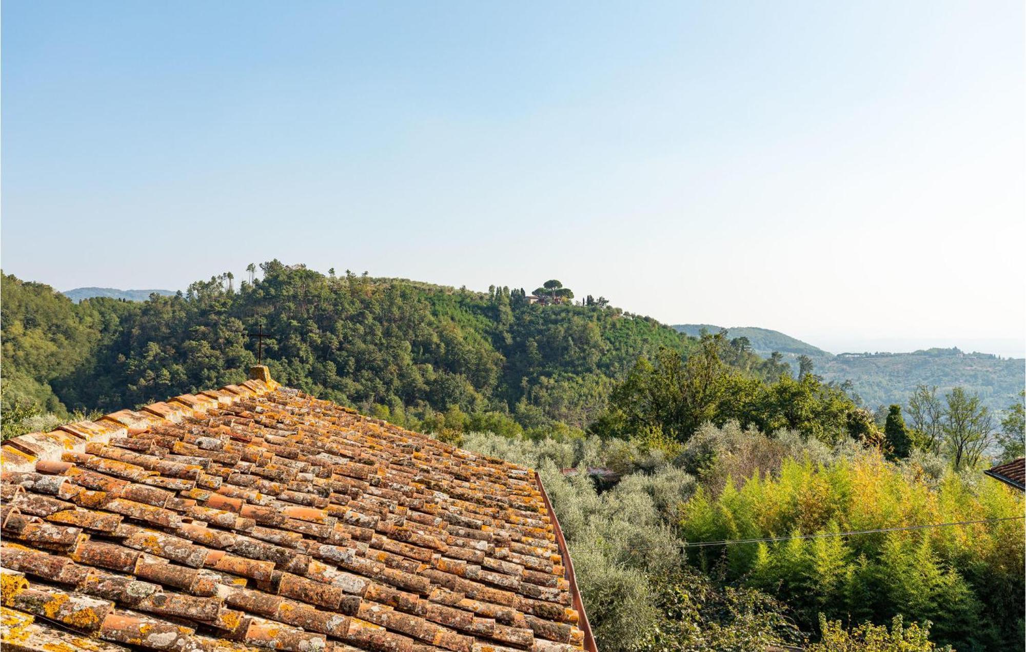 Awesome Home In Marliana With Kitchenette エクステリア 写真